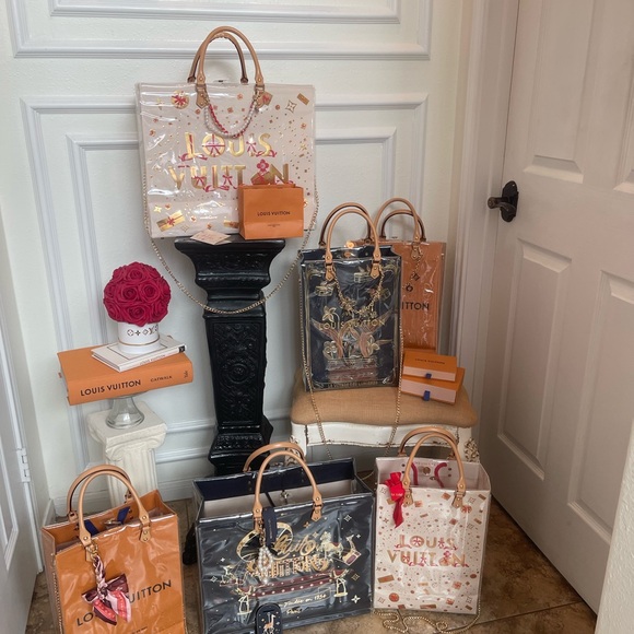 Large Louis Vuitton Holiday Edition PVC Tote - Picture 14 of 16